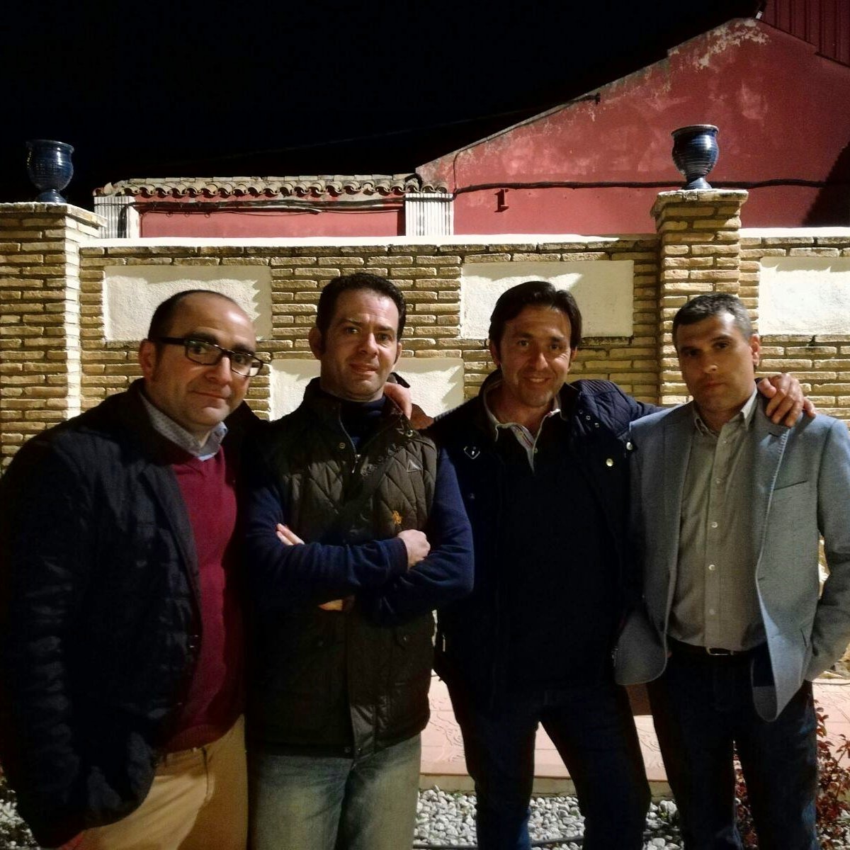 manuelcuevas77's tweet photo. Un año más, reunión de #Saeteros en #Lucena, preparando la tradicional madrugá del #JuevesSanto lucentino para esta #SemanaSanta2017. https://t.co/0ZtrqKijtO