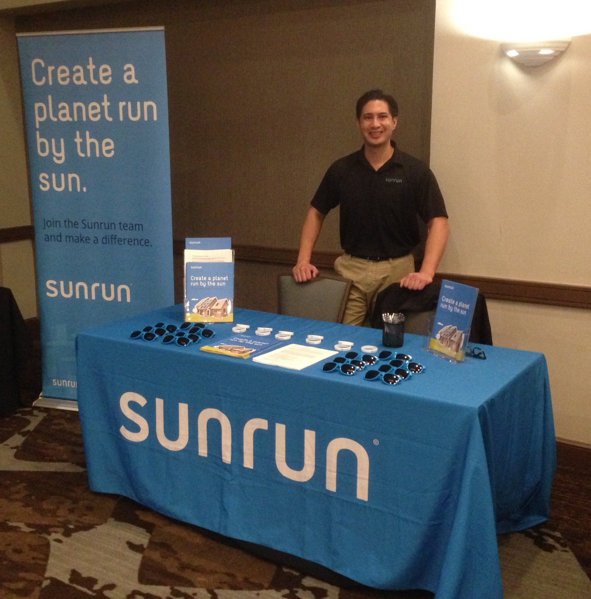 sunruncareers's tweet photo. We are hiring in Scottsdale, AZ! Check out the @localworkcom job fair today https://t.co/ayzuz0lJij  @sunrun @hiltonphoenix #phoenix #solar https://t.co/E8pX1aGpWd