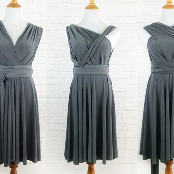 missminimalist's tweet photo. My minimalist formalwear: one dress that can be worn 20+ ways https://t.co/HOuqdxhrCG #100essentials https://t.co/wHbWgNCv7o