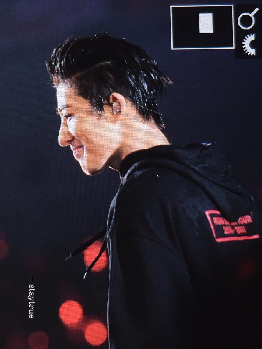 デビューへの覚悟を問われたとき、
『変わらない人でありたい』
って応えたハンビン。

ファンを照れ臭そうに、慈しむように見つめる大好きなあの目は、デビュー前から、数多のステージを経てオーラ溢れる今も全く変わらない。

変わらずにいてくれてありがとう。
そんな所が、たまらなく好き♡