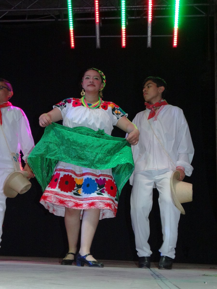 castillodteayo's tweet photo. Participación de la "COMPAÑIA JUVENIL DE DANZA FOLKLÓRICA
#CastilloDeTeayo #FeriaSanJoSÉ2017 #DescubreCastillo #ViveCastillo #CJDFM https://t.co/4VXyjdty9c