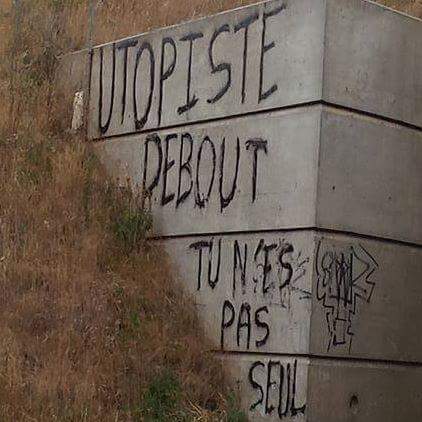 feumusee2's tweet photo. Utopiste, debout tu n'es pas seul ! Que ce message reste gravé... https://t.co/9pWcgah2iA #urbanactivist https://t.co/EZmVrHNiV1