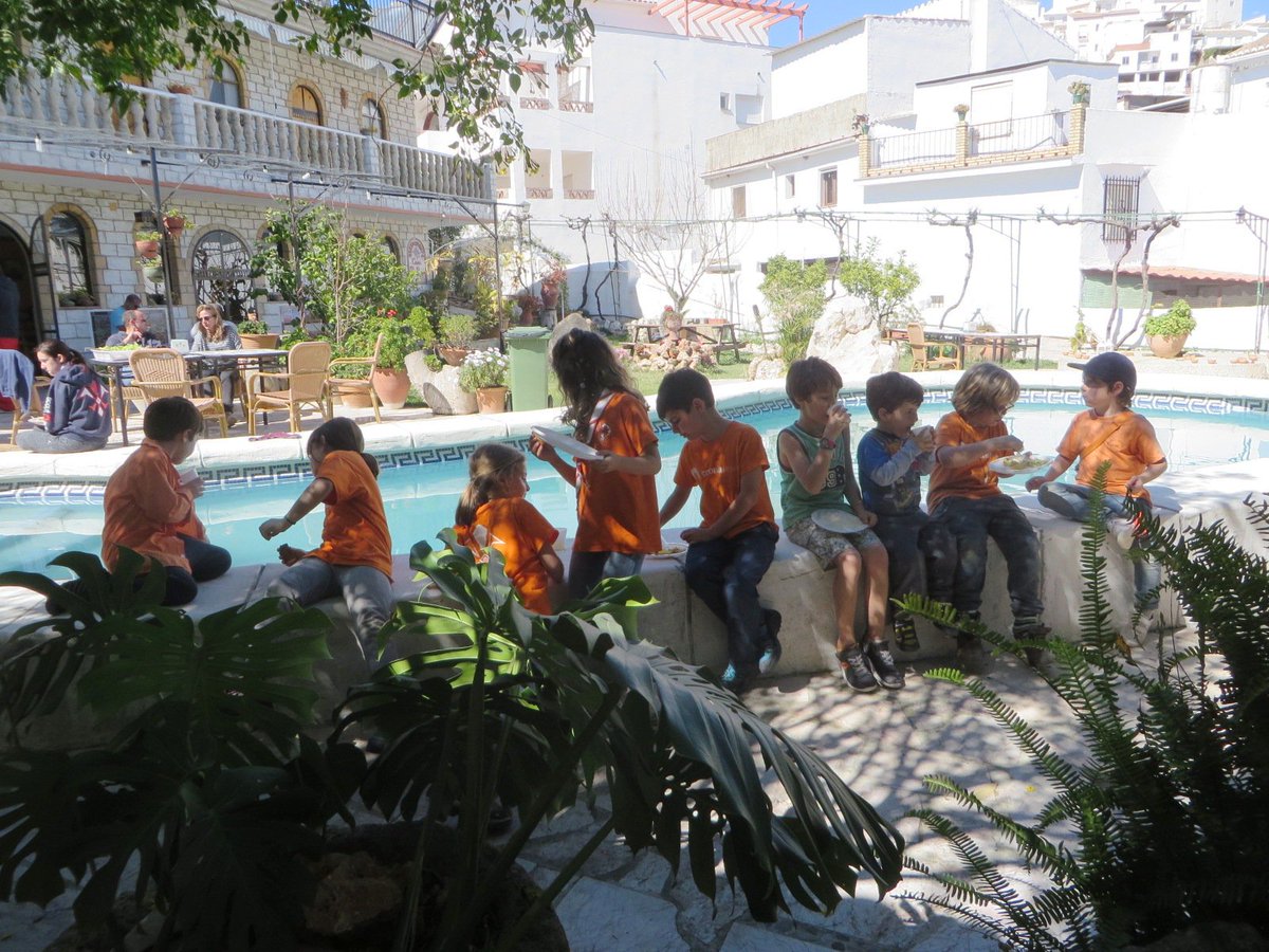Artedemismanos's tweet photo. Los castores del grupo @scoutsek visitan nuestra Casa de Acogida.
Fotos y bellas palabras de una de sus "respon":
https://t.co/aSU7ghAB11 https://t.co/y5D5z72Hgg