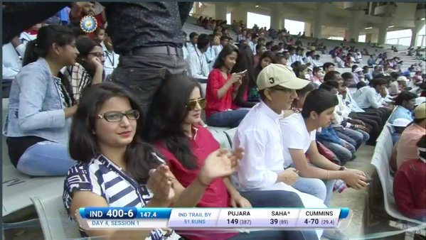 Pizzie_Poo7's tweet image. Went to witness d Historic moment in Ranchi #JSCA #INDvsAUS 
Luks lyk no 1 is more happier dan me wen IND compltd its 400 runs😜 #YesDat'sMe🙌