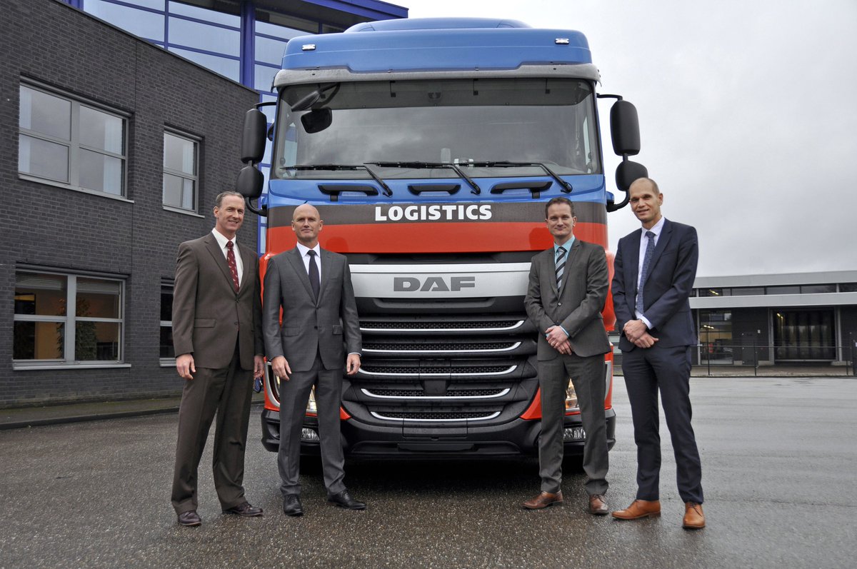 jdrlogistics's tweet photo. Jan de Rijk Logistics versterkt zijn vloot met nog eens 100 DAF's! @DAFTrucksNV @DeBurghBV @TBDAF #jdrlogistics https://t.co/ejLCzwqtNk https://t.co/Gx8oFSeV7C