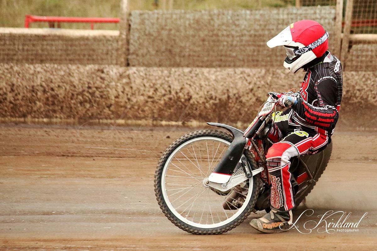 speedwayphoto's tweet photo. Sliding into those corners #tomperry #racing #speedway #nobrakes #dirt #fun #eddiewrightraceway https://t.co/YLjsgE28Nb