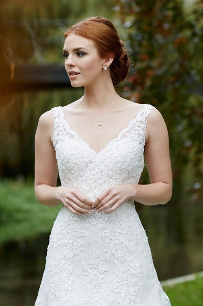 isla_loux's tweet photo. close look at Brisbane - quick video link, 
https://t.co/3tOUm2iSQW  
#stunning #jessicagrace #weddingdress #huddersfield #halifax #bradford https://t.co/rQcKp5okYu