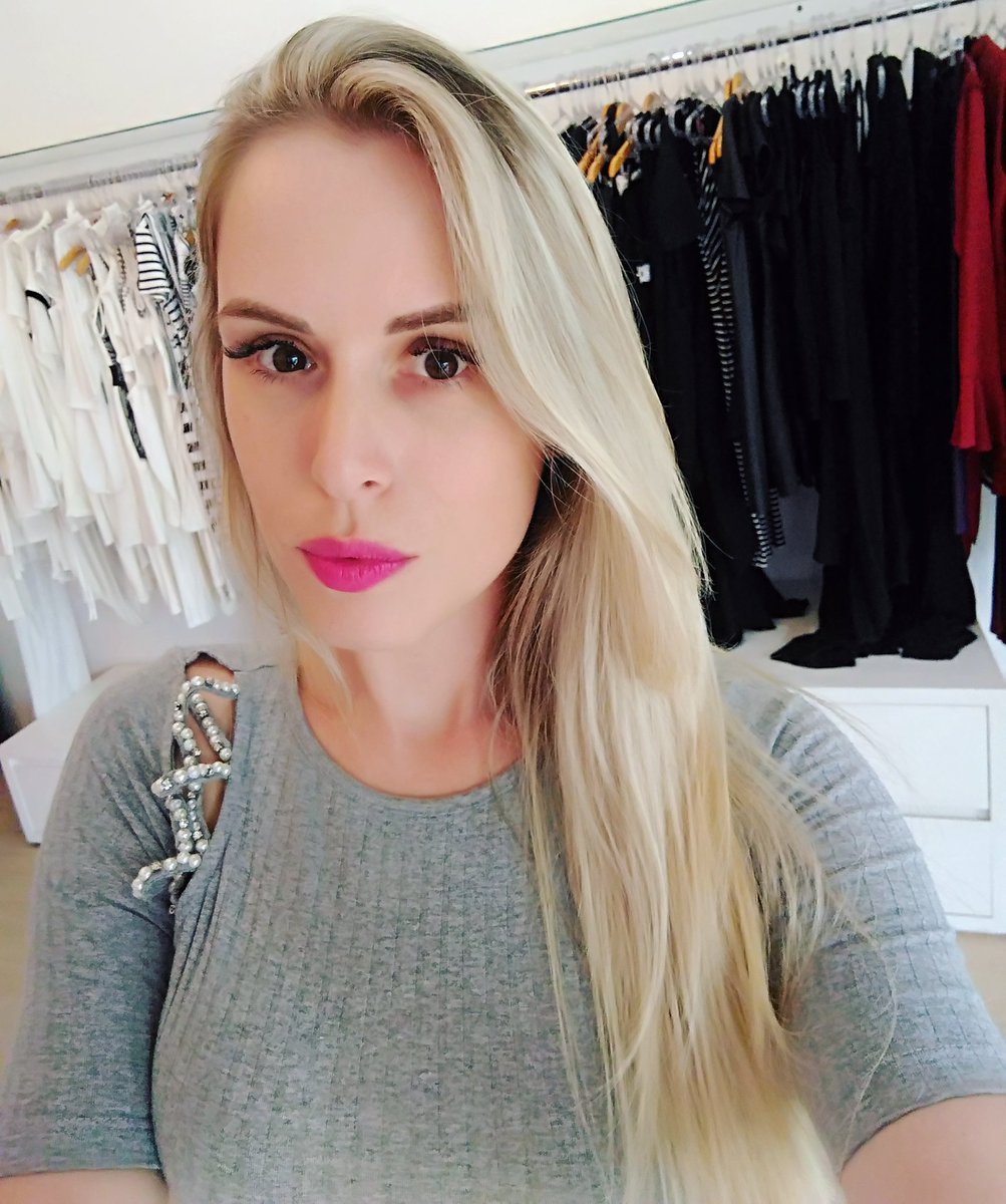 damadeniobio's tweet photo. Lá no insta postei dicas para cuidar do cabelo em casa me add @mamae_fit_dokonal #loiro #cabelos #loiroplatinado #magic3d #loirodossonhos https://t.co/AXROnEBa0i