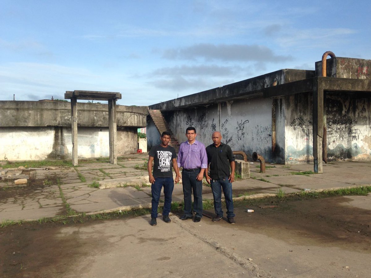 InformeCAESA's tweet photo. Caesa e moradores do Perpétuo Socorro debatem acúmulo de lixo na Caesinha https://t.co/l5nGkTeVBy https://t.co/WSYM0PJ2Aw