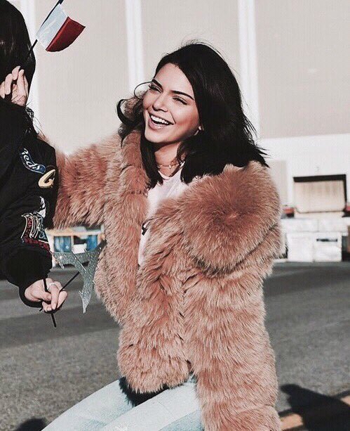 Spens_Official's tweet photo. Kendall so beautiful when she smiles  #part4 https://t.co/JZkDU1U2RE
