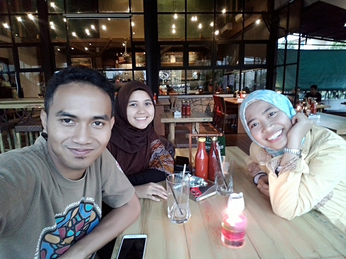 hetyhety's tweet photo. Pertemanan itu menghangatkan kehidupan, aih.. https://t.co/sv4LT3OPbm
