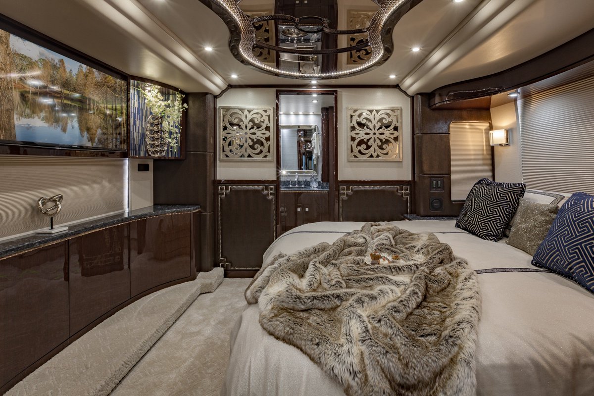 LuxuryCoaches's tweet photo. This blue & white beauty is the perfect combination of class & color. Visit our website to see more. Stock# 2660: https://t.co/7B84LxlvzN https://t.co/G6BhW9mMRM