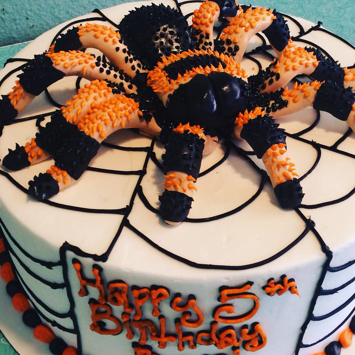 CakeCrumbs5280's tweet photo. Super cool but a little scary, tarantula cake is 100% edible. #denver #cake #tarantula https://t.co/jh0qUEdU8X