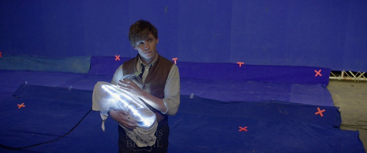 nouvellevogu's tweet photo. Congratulations to #EddieRedmayne for his #EmpireAwards win for Best Actor 👏🏽#FantasticBeasts #ThreeEmpireAwards https://t.co/HTwBvnZy8r