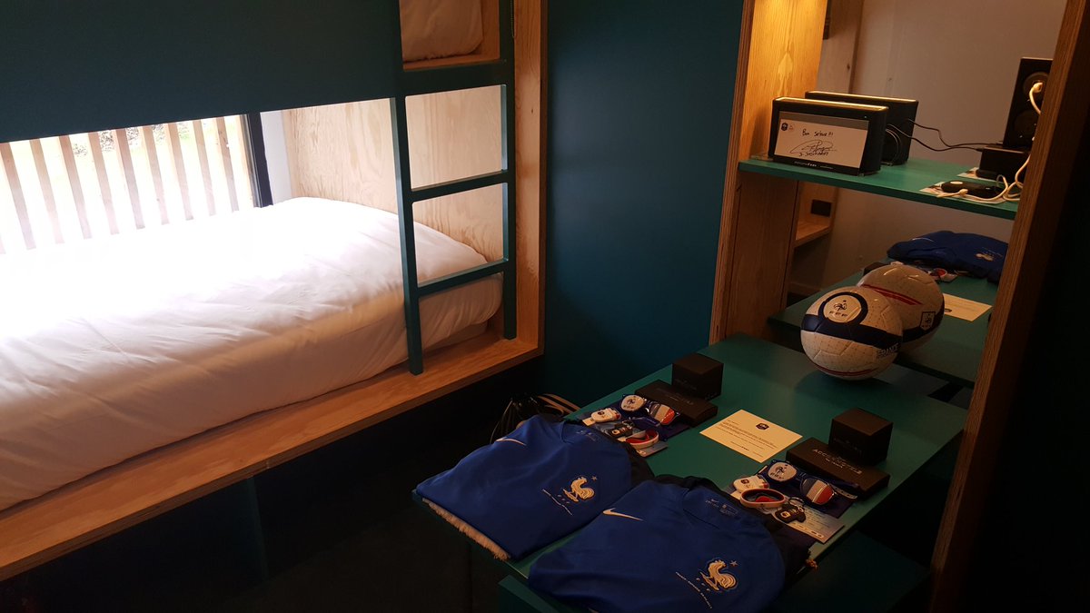 SportBuzzBizz's tweet photo. Ce soir on dort à Clairefontaine dans le container @AccorHotels_FR ! #WelcomeFans @FFF #fanexperience #FiersdetreBleus https://t.co/EprwseVrsv