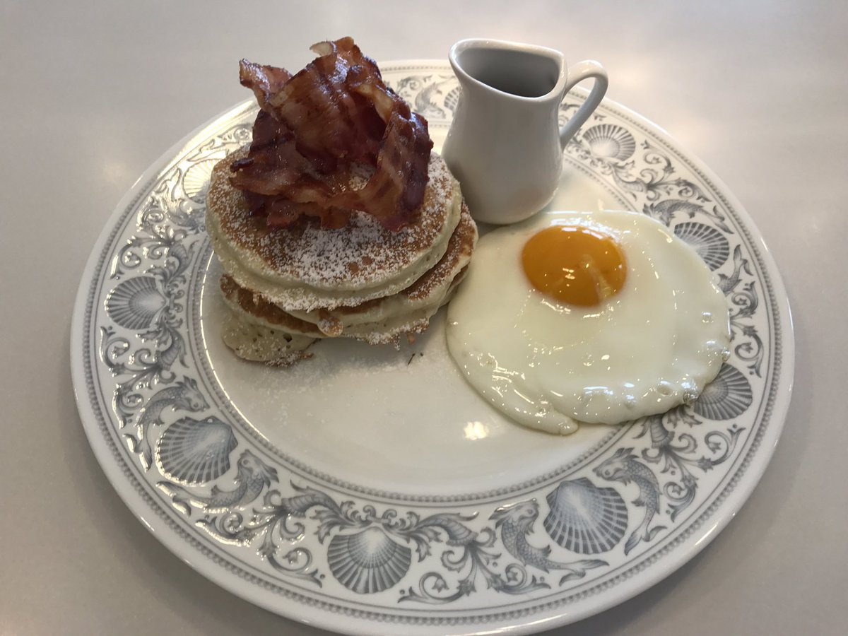 FieldGreenOast's tweet photo. Pancake stack crispy bacon maple syrup &amp; a fried egg #delicious #breakfast @FarmerClarke @VisitKent @ProducedinKent https://t.co/HgQOSQBTO9