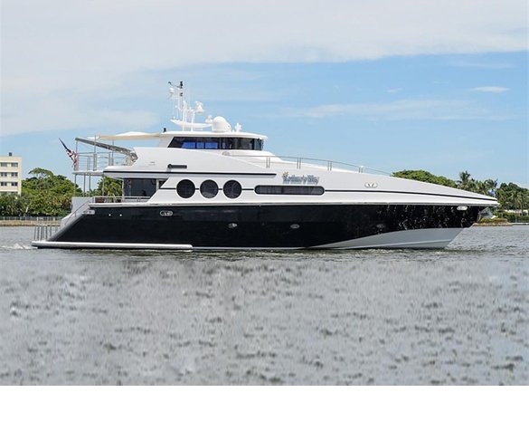 LuxuryLuxisto's tweet photo. Check out #Oceanfast 87' ARTHUR'S WAY, the latest addition to @WorthAveYachts #yachtforsale's fleet. https://t.co/ZkhIXaTDZb https://t.co/xw0AFNaQbP