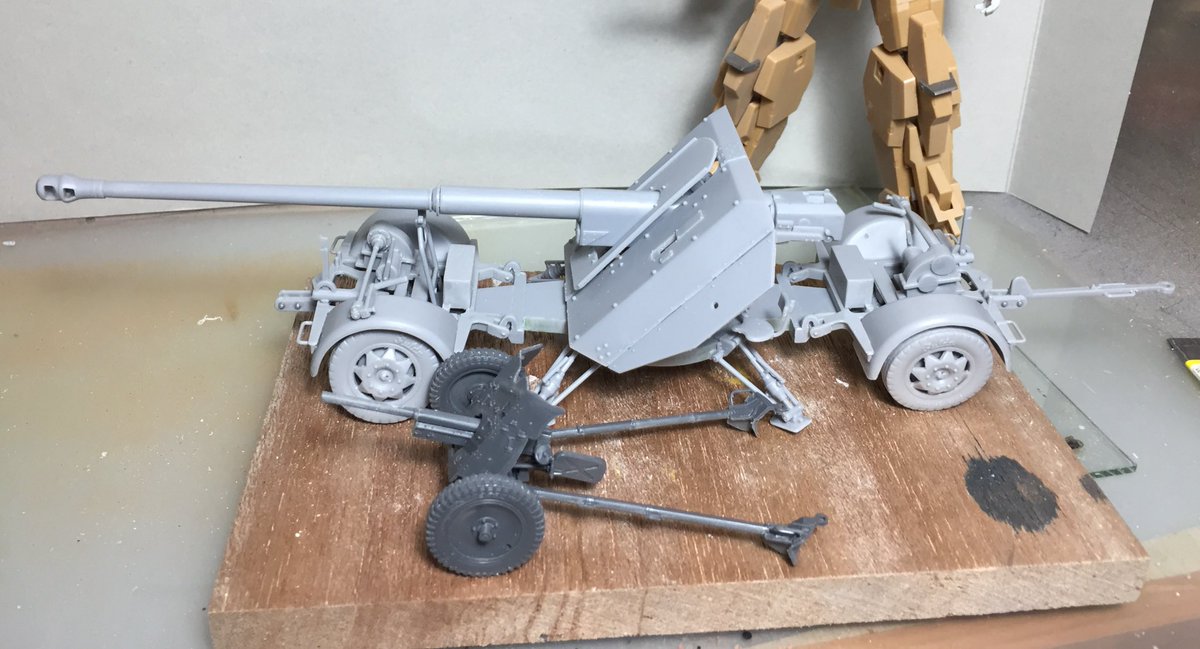 KMasa773's tweet photo. 口径3.7㎝と8.8㎝ではこれほどサイズが違うのですね（≧∇≦）
 #pak35/36
 #pak43 https://t.co/ONp9Jh4d8W