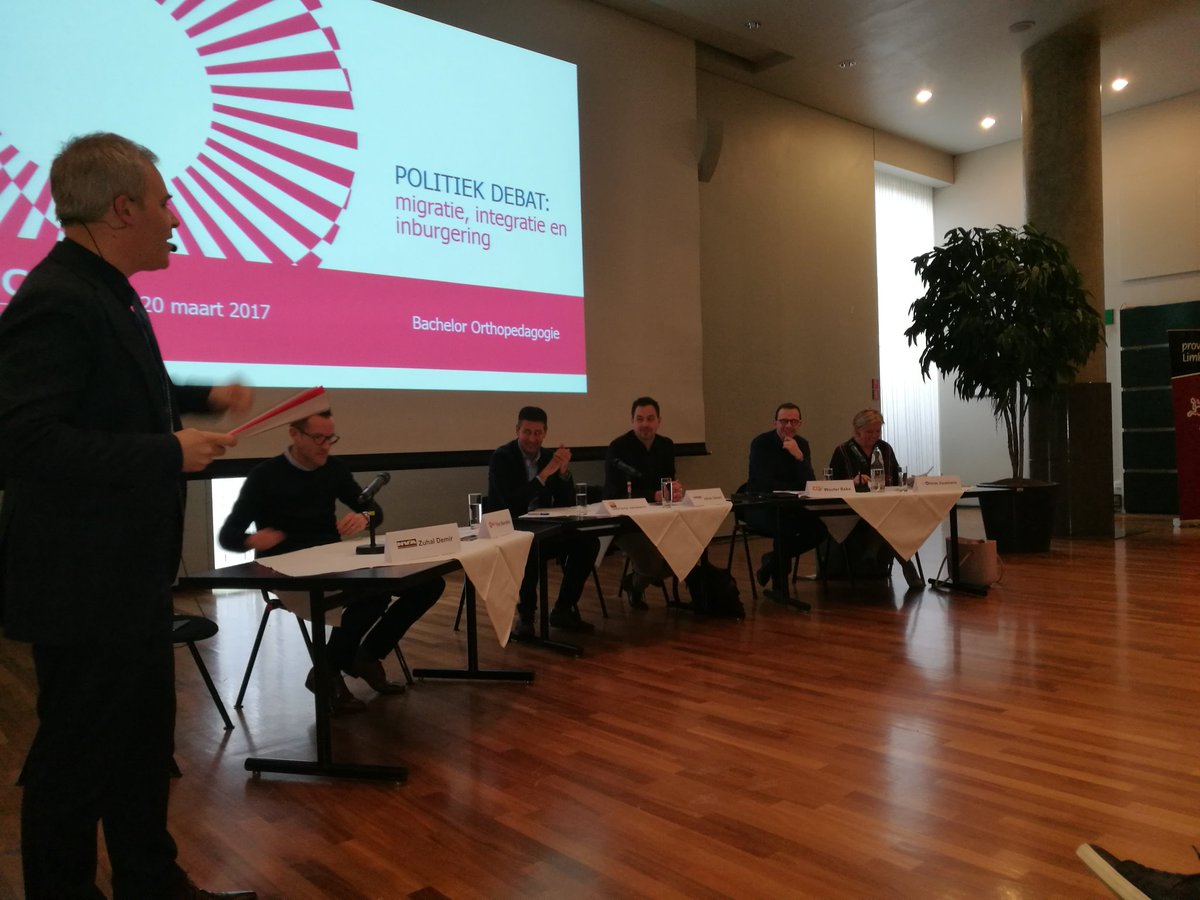 Politiek debat voor studenten @UCLeuvenLimburg. Belangrijk om echte #movingminds te krijgen.
