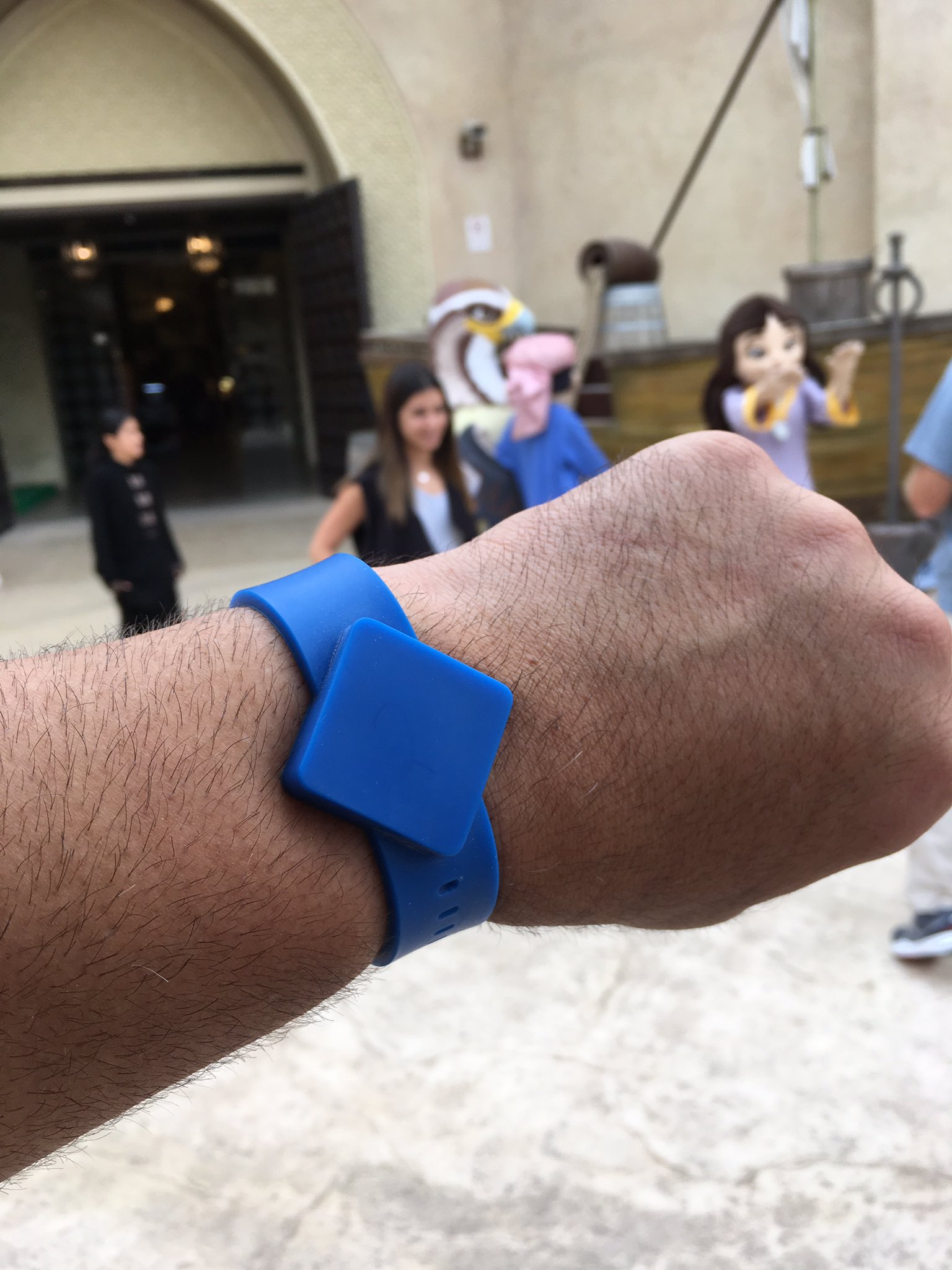 C7Xcd4hW4AAIOE1.jpg:large