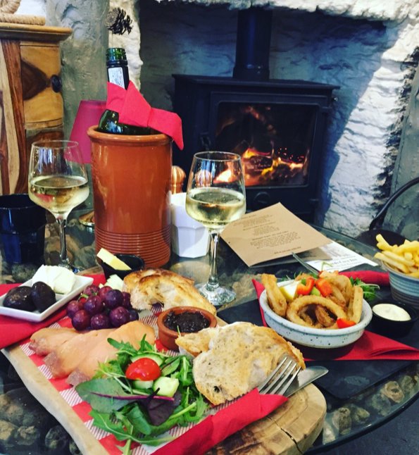 Our #restaurant offers fulfilling dishes such as our mouth-watering burgers, served with fries and creamy coleslaw and our sizzling #steaks!