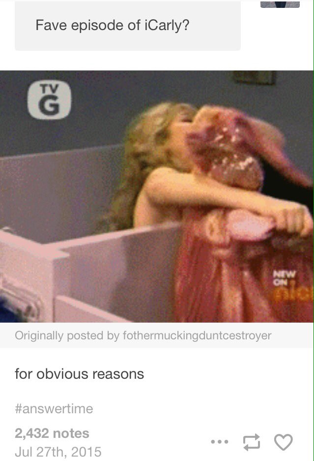 Melanie_Japan's tweet photo. Q. iCarlyのお気に入りのエピソードは？
A. (サムの胸が映るGIF) 明らかな理由で。 https://t.co/MO9DTvm6r9