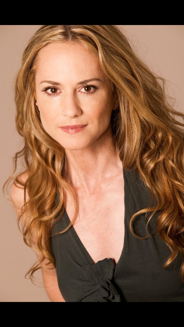 Happy birthday Holly Hunter (1958). 