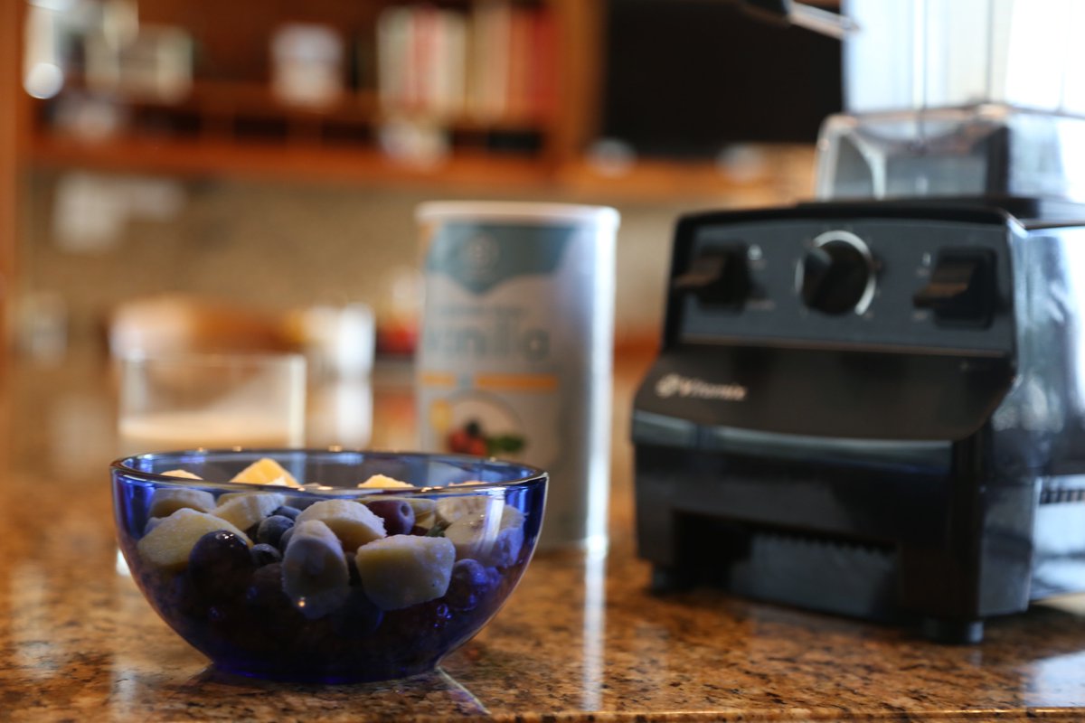 Trying to find a way to spice up your daily fruit intake? Create a fruit bowl! Try mixing your favorite fruits for a tastier snack! #Lulatip