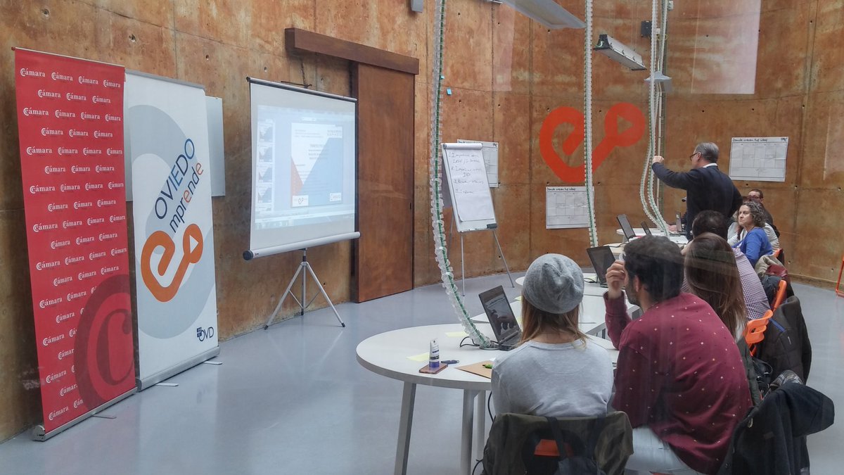 1ª sesión #PackBasic "Todo lo que necesitas para emprender" en <a href="/taluderia/">Espacio Talud Eria</a> por <a href="/camaraoviedo/">Cámara de Comercio de Oviedo</a>, con Juan <a href="/ayudaemprende/">EXTERNALIX</a> @OVDEmprende