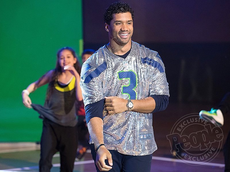 PureJoyRussCi's tweet photo. Ciara's #BaeForLife wearing her favorite number #3 ππ#russellwilson #Ciara #MCE #seattleseβ¦ https://t.co/1Hlbt0RjUh https://t.co/PwpSbKeg5N