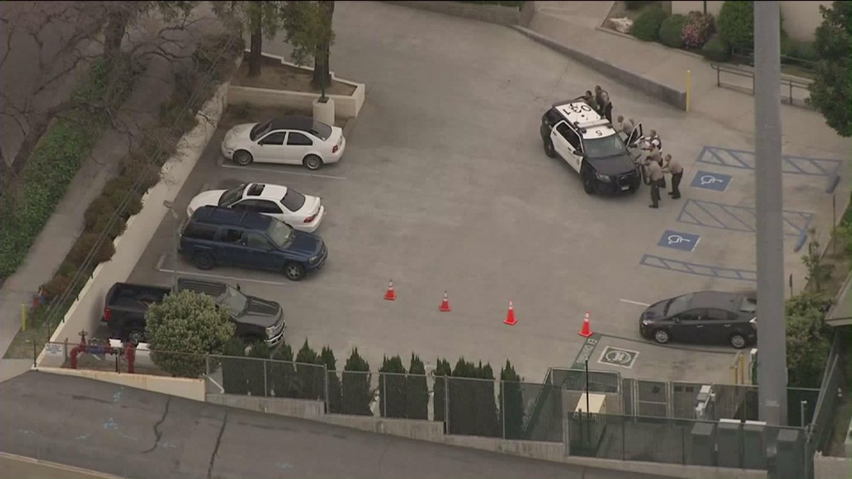 TheBertoMendez's tweet photo. #Breakingnews Shots fired @TEMLASD. @MarkKonoSky5 first on scene now @KTLAMorningNews #firstonfive https://t.co/ZnoeFd7yFy