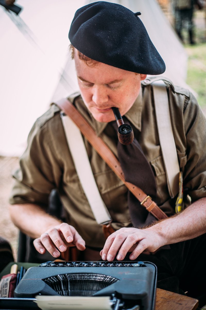 NihilSegniter's tweet image. Typing Away