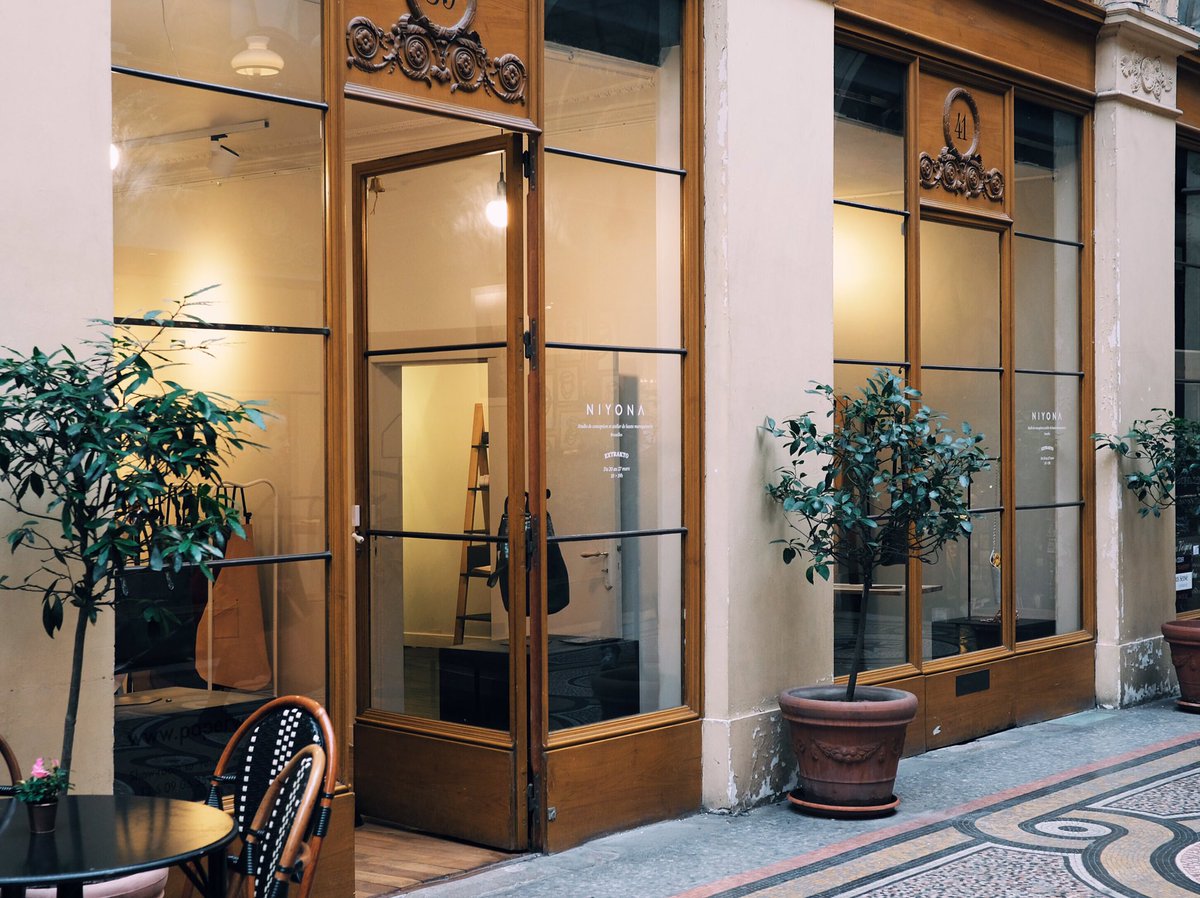 Bienvenue à Paris, bienvenue chez nous. Studio éphémère NIYONA à la Galerie Vivienne du 20 au 27 mars. #niyona #paris #extrakto