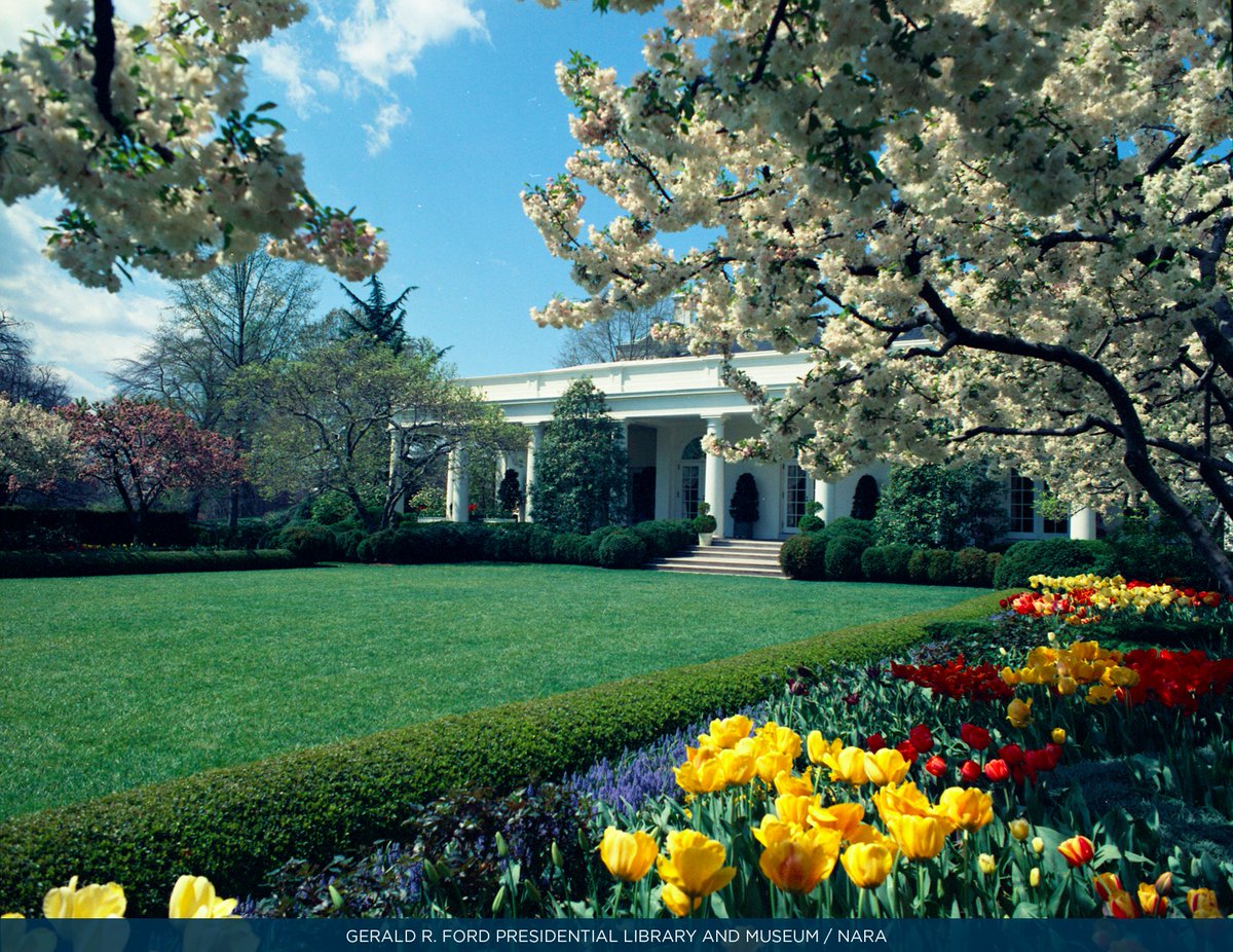 WhiteHouseHstry's tweet photo. Spring is a beautiful time of year on the White House Grounds. https://t.co/AvE7iu0AMU