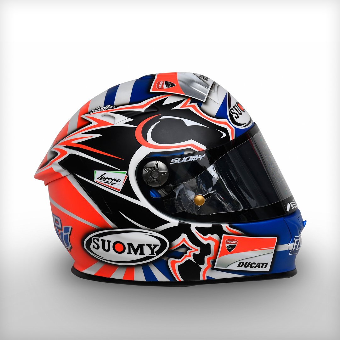 DucatiMotor's tweet photo. Mancano 2 giorni all’inizio della stagione MotoGP 2017 e questo è il casco che @AndreaDovizioso utilizzerà in gara quest'anno. #forzaducati https://t.co/QvxLpsEHn4