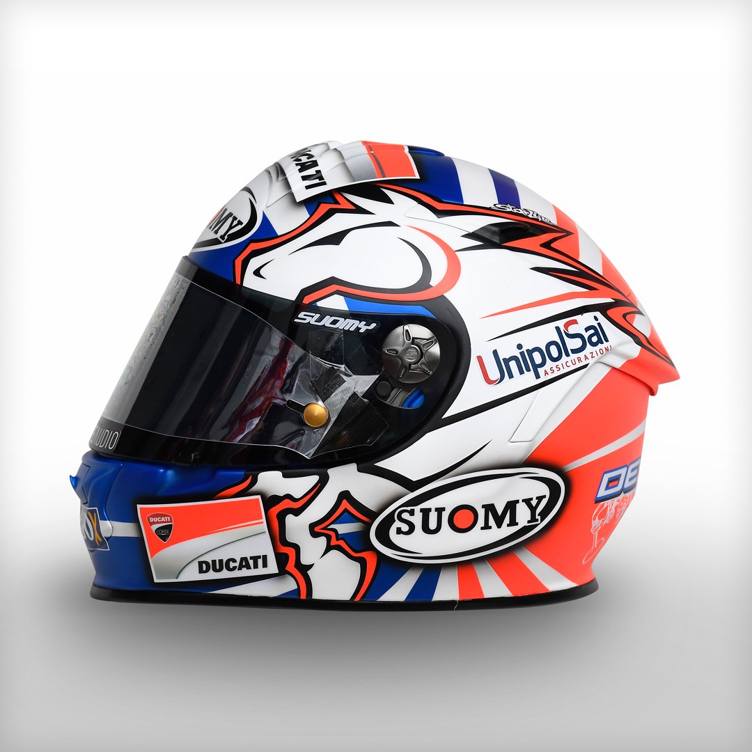 DucatiMotor's tweet photo. Mancano 2 giorni all’inizio della stagione MotoGP 2017 e questo è il casco che @AndreaDovizioso utilizzerà in gara quest'anno. #forzaducati https://t.co/QvxLpsEHn4