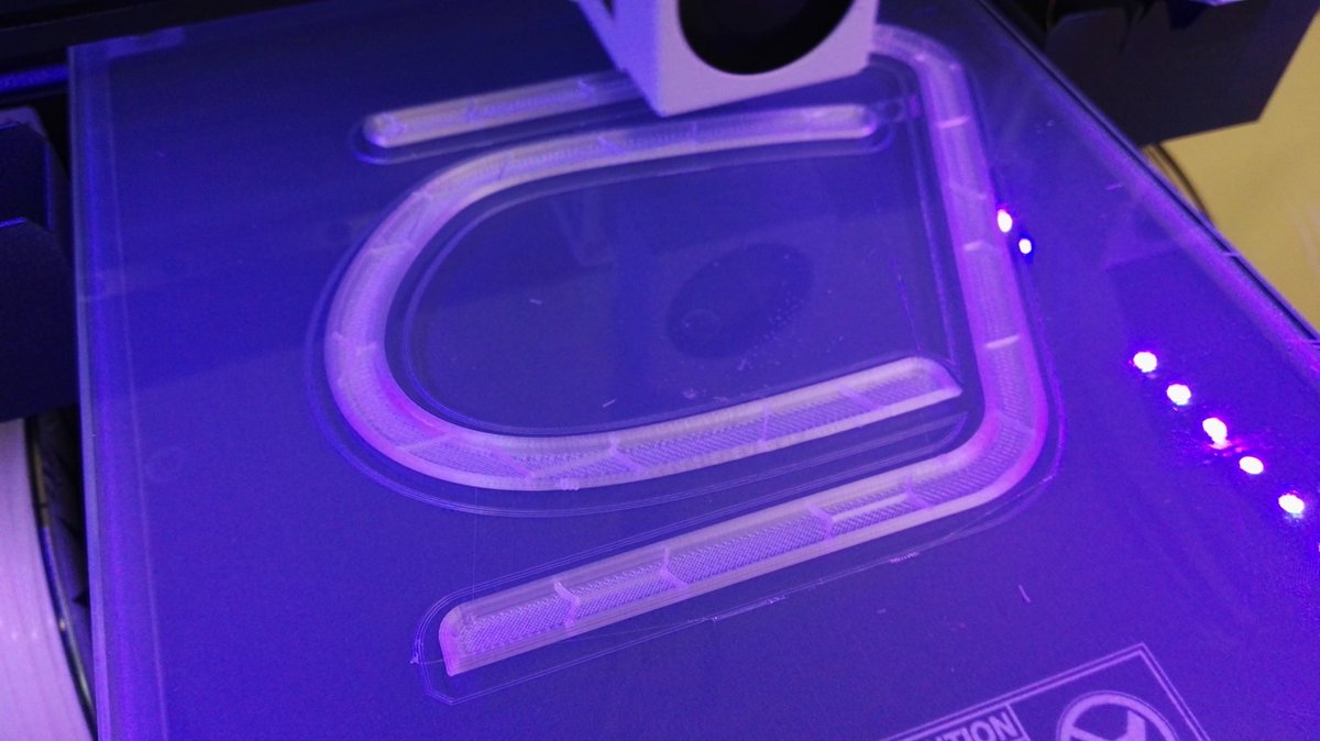 Cluneyd's tweet photo. Busy day on the #bcnsigma today ..... Deadlines soon 😀 #3dprinting @bcn3dtech https://t.co/xJ94VROQhB
