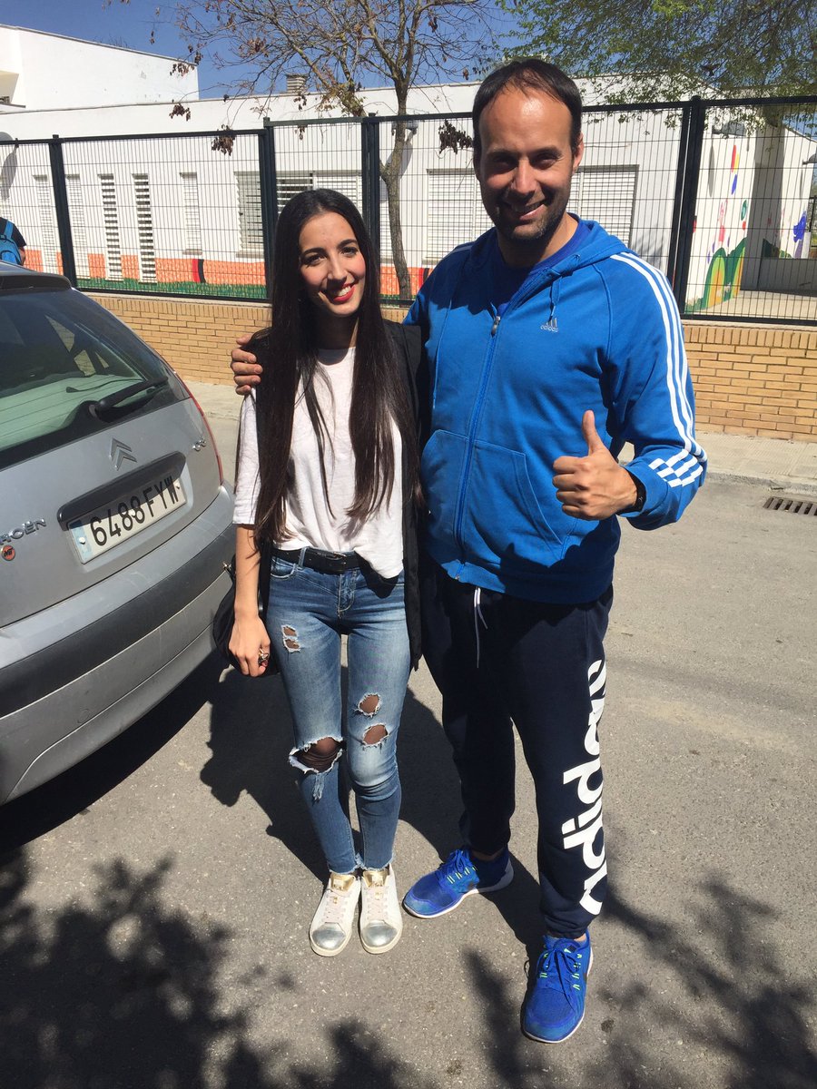 profeEF's tweet photo. Gracias por la visita de Alba y su aportación a la asignatura de #valoreseticos @MCaleron @AnaPapuc @ElisaRomeroG19 Buen trabajo chicas! https://t.co/5zA5EB1r0F