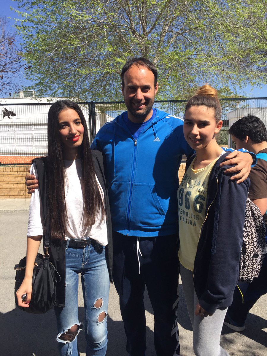 profeEF's tweet photo. Gracias por la visita de Alba y su aportación a la asignatura de #valoreseticos @MCaleron @AnaPapuc @ElisaRomeroG19 Buen trabajo chicas! https://t.co/5zA5EB1r0F