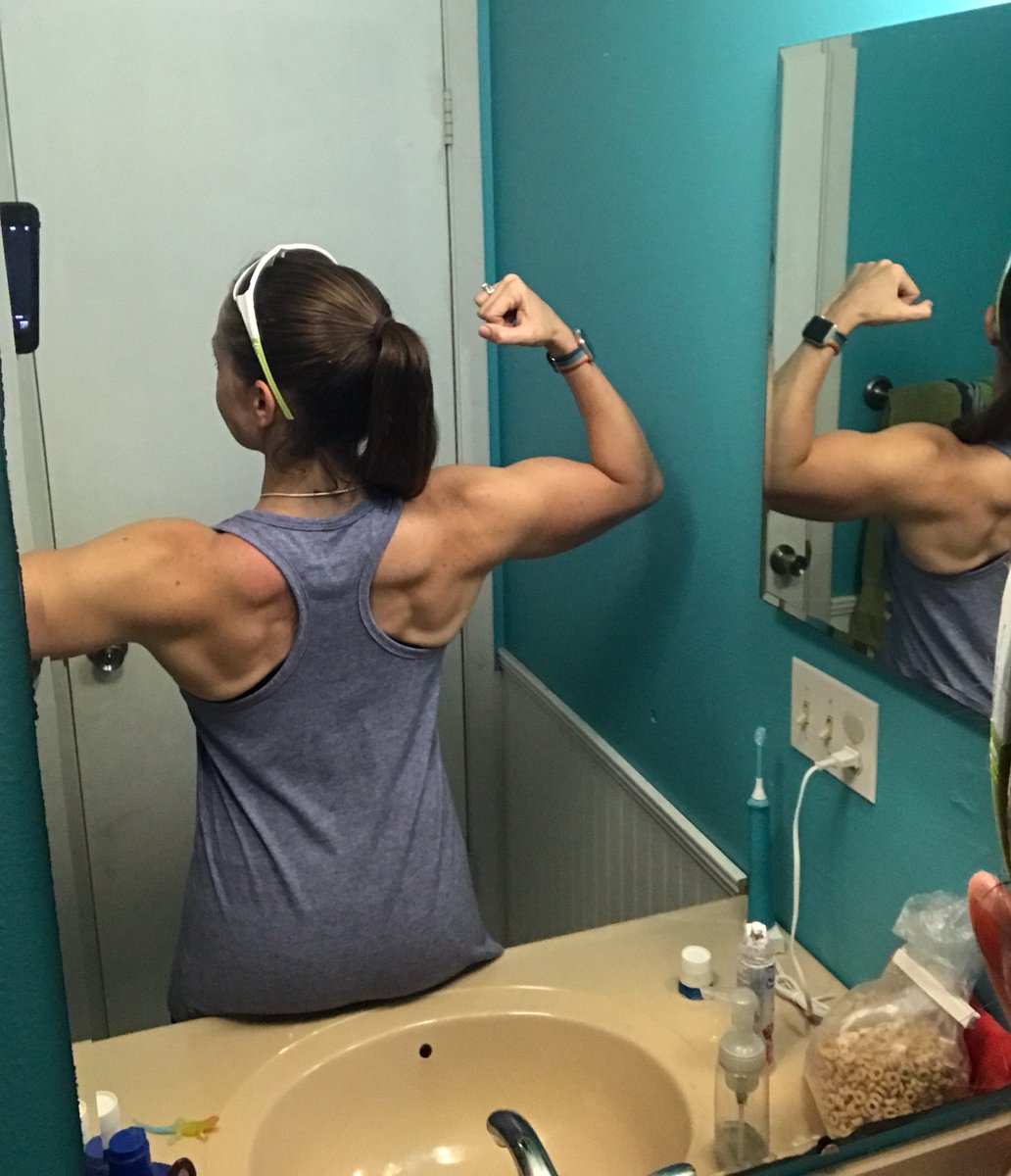 ZeroToFitMom's tweet photo. Showin off after a killer shoulder day. #GunShow #ShouldersOnFire #BackGoals #YesThoseAreCheerios #PottyTrainingHack #BoyMom https://t.co/Rr3yRYbzmM