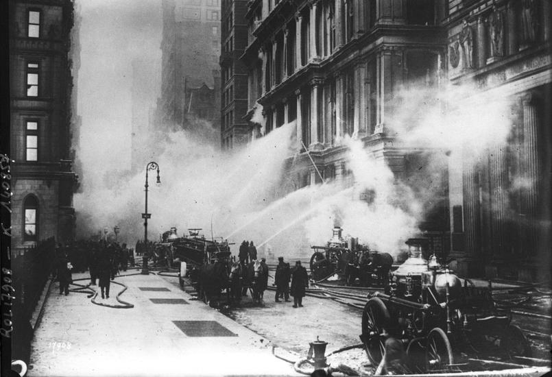 Le_Figaro_Immo's tweet photo. Il y a 89 ans... Le Figaro s’inquiétait de la sécurité des gratte-ciel https://t.co/4NK6WUzTkN #retroimmo https://t.co/uaFFZZNb7T