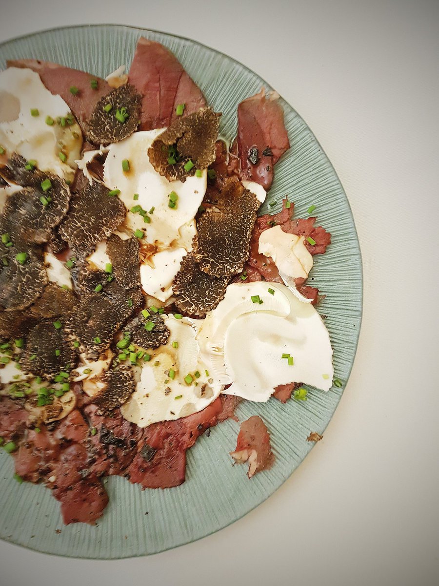 Thisisbateman's tweet photo. Corazón de ciervo, amanita ponderosa  y trufa #food #gastronomía #spanishfood #caza #producto #yummyyummy #ñamñam #food #comiéndotemadrid https://t.co/Pyjpz2cnHn
