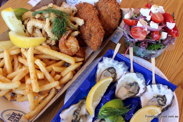 FoodGoldCoast's tweet photo. Local fish and chips by the water, not a basa in sight @thefishshak #getinmybelly #goldcoast https://t.co/JXnD3rc2m9