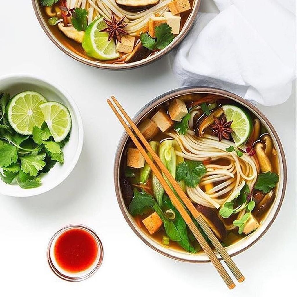 Gastrofy's tweet photo. Phở  är en vietnamesisk nudelsoppa som är kanongod! Den här är med smak av stjärnanis, kan… https://t.co/wv05E68fH6 https://t.co/KChLiDys2V
