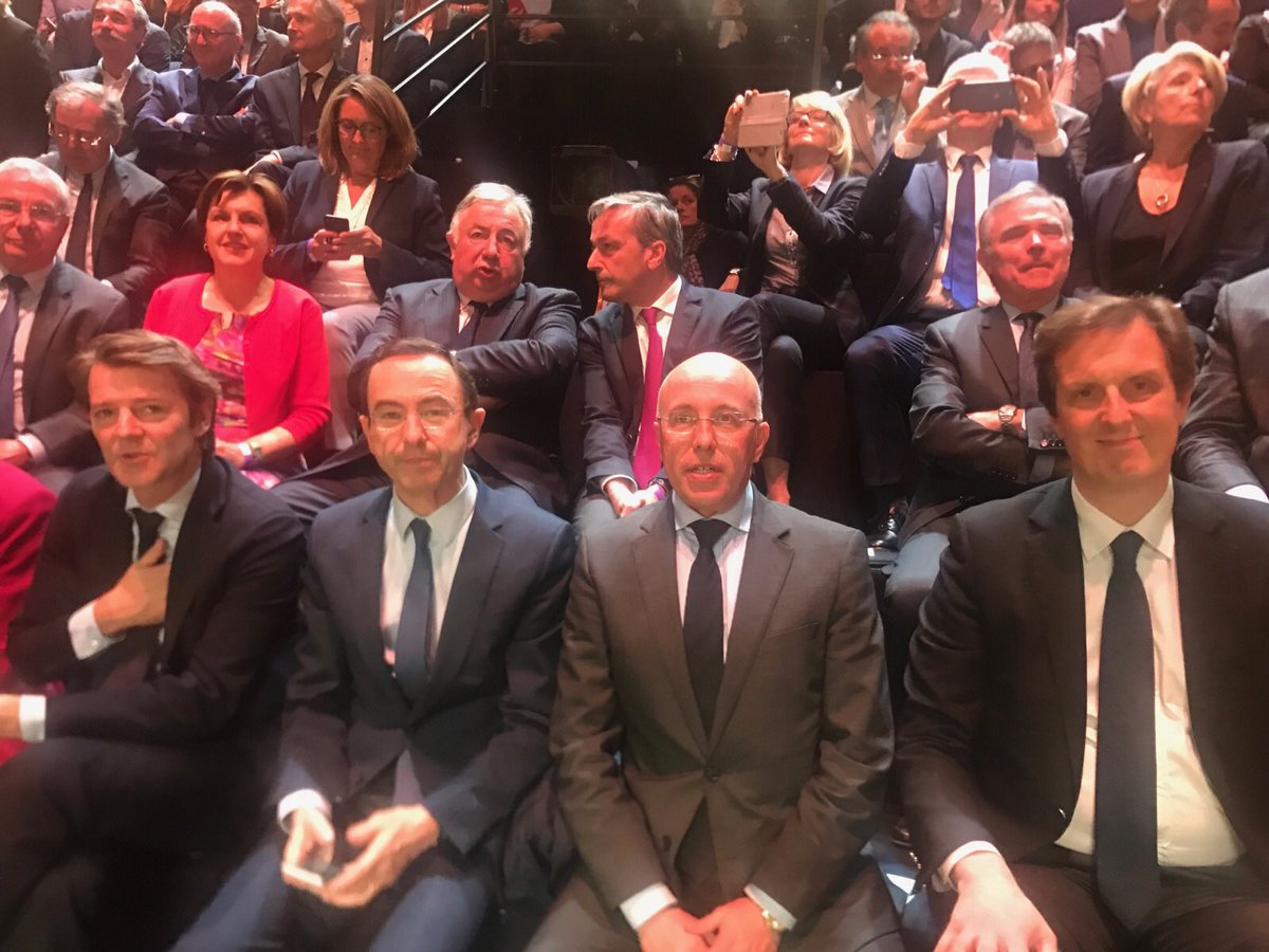 LaFrancematuer's tweet photo. Ça a quand même de la gueule le spectacle de claquettes de Fillon. Et quel public...
#FillonGate #LesJeunesAvecFillon #DebatTF1 #LR #ExUMP https://t.co/tyd4za5nTW