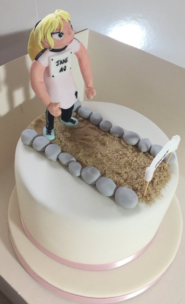 Yvonnescakery's tweet photo. #runningcake #runnercake #40thbirthdaycake #cakescheshire https://t.co/tODcOuQwDj
