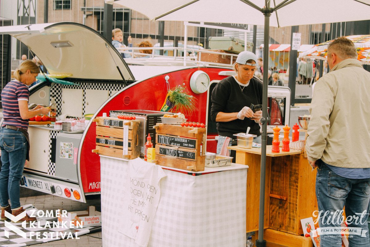 PlukdeMarkt's tweet photo. Staan jullie op 1 juli op de Pluk Markt tijdens @ZomerKlanken? Vorig jaar was het echt een feestje. Schrijf je in op https://t.co/s8Wr3i2xFC https://t.co/PHSsA56Jcb