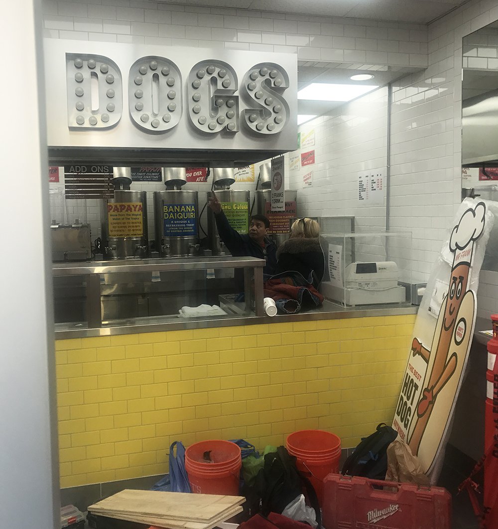 Gray's Papaya aims to open a new location Thursday. Hot DOG! bit.ly/2nXkxFO