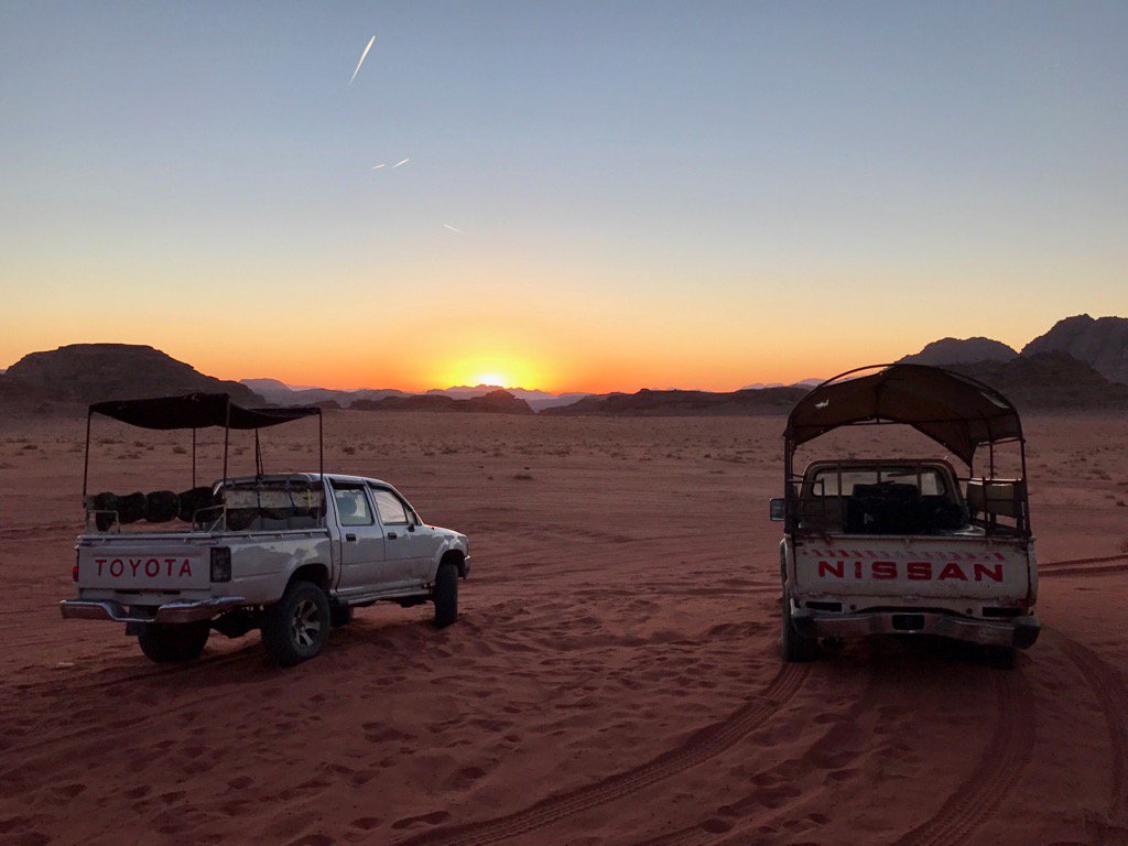 A magical Jordanian sunset in Wadi Rum!