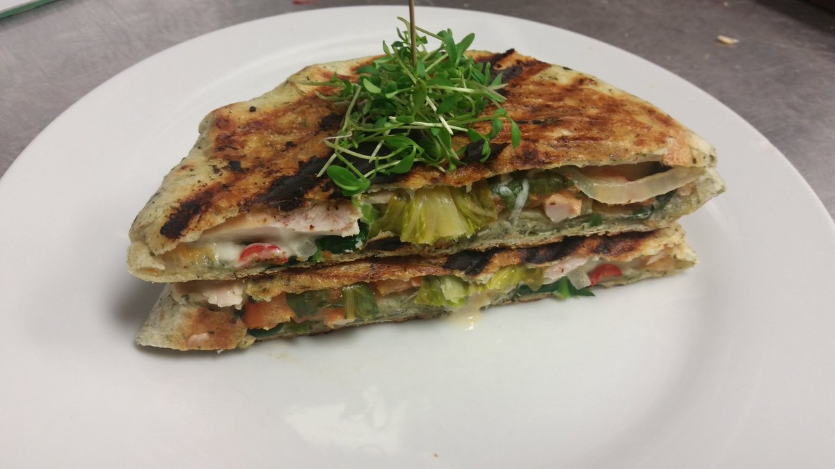 Jasonthomasrin3's tweet photo. # beat the monday blues .loads of people did today with our wonderfull #sidewalkbites kitchen made slow cooked mexican chicken quesadillas https://t.co/KxI6dWeuji